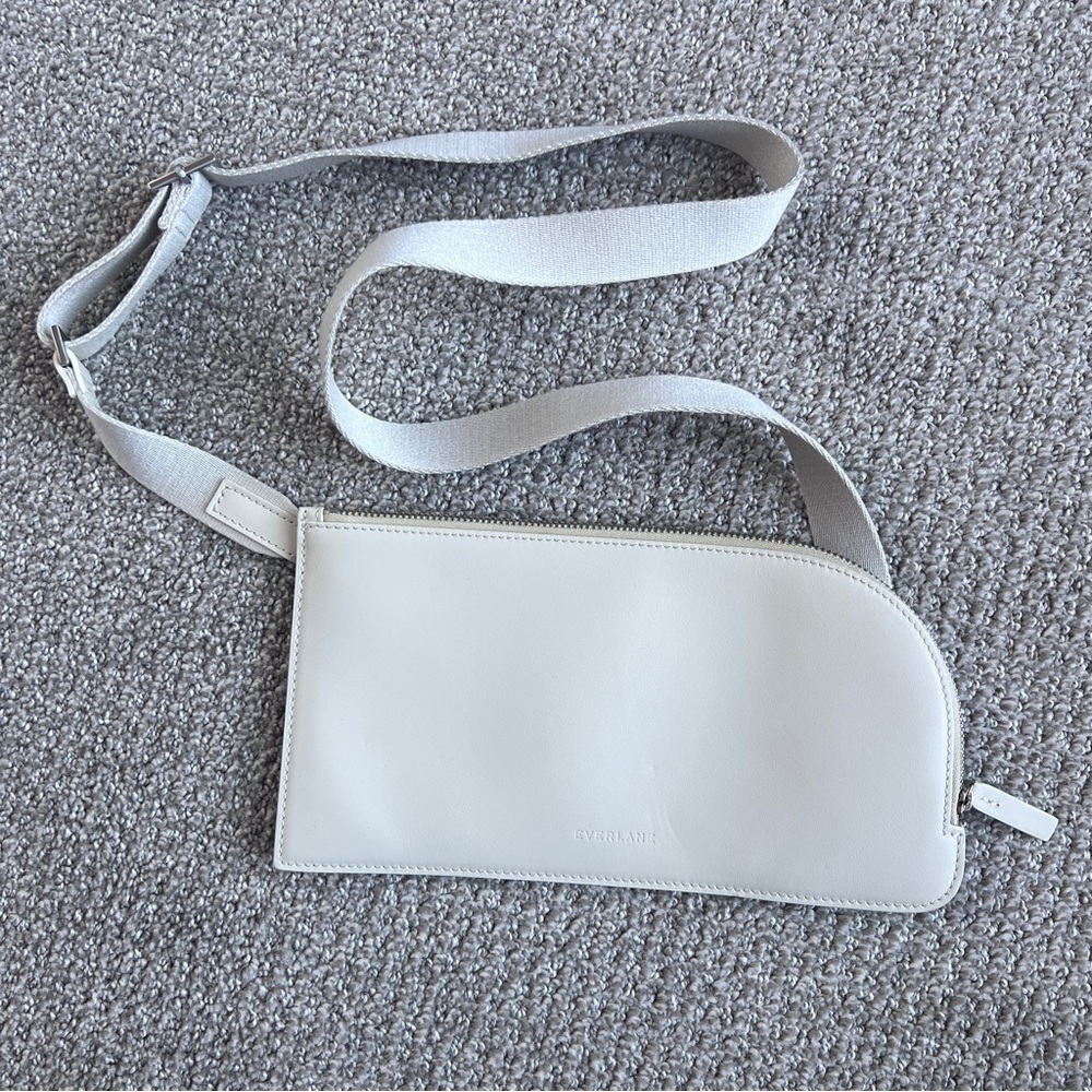 Everlane Cactus Leather Sling Bag in bone